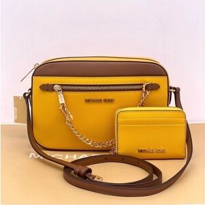 Michael Kors Jet Set Travel East
West chain zip Crossbody and Small
Wallet Set